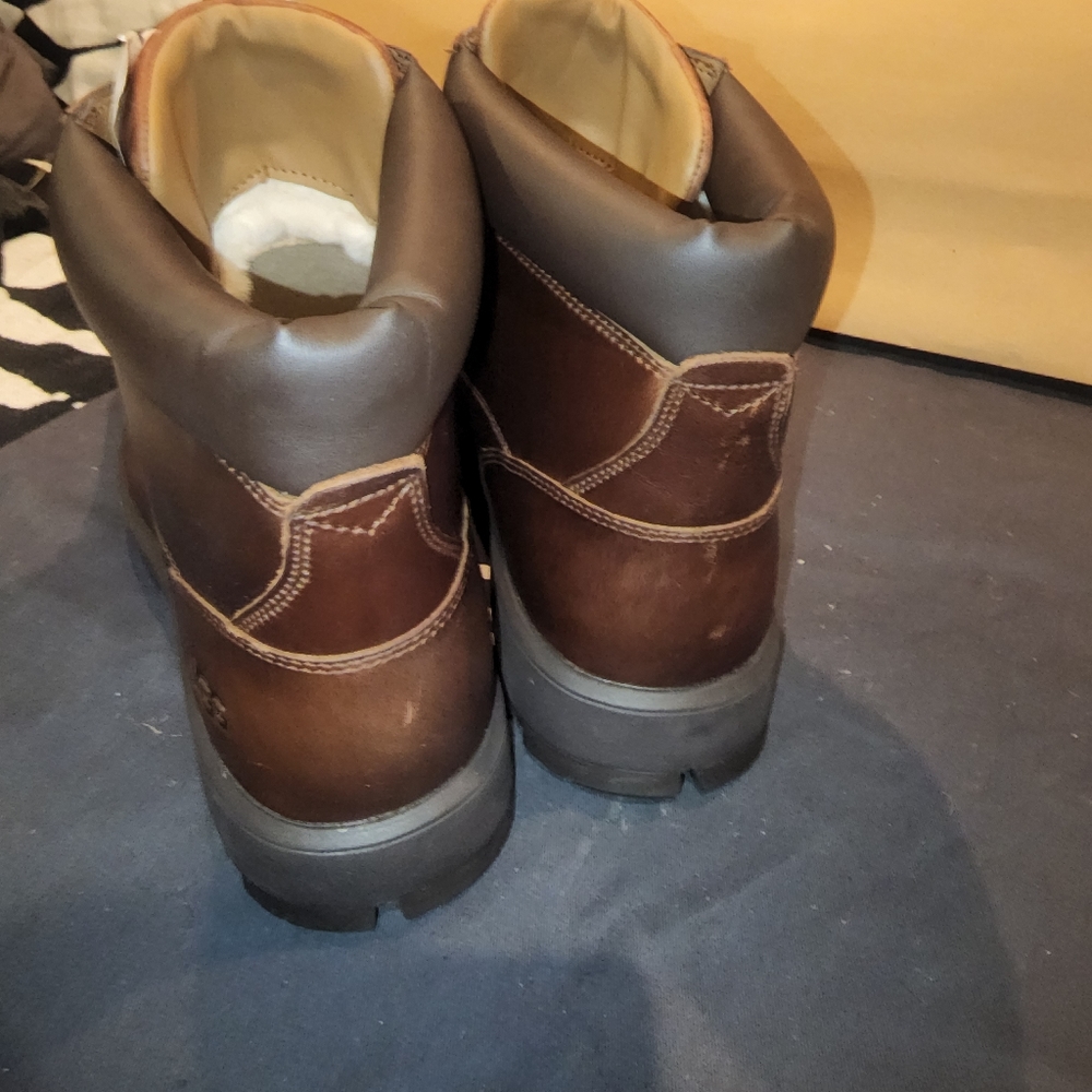 Waterproof boot - Picture 9 of 14
